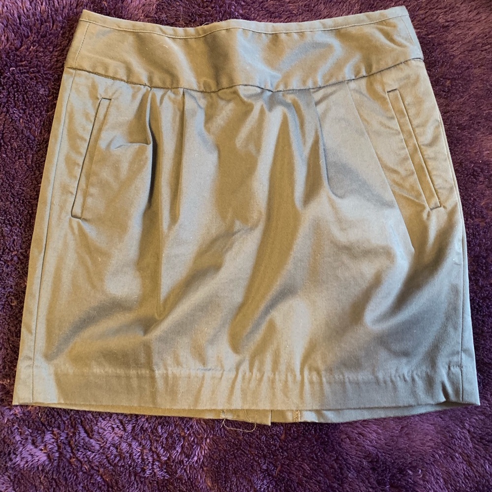 Banana Republic Charcoal gray skirt w/ pockets